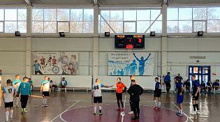 В период новогодних каникул в чемпионате города по мини-футболу прошли 6 игр