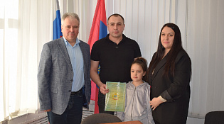 Многодетная молодая семья получила Свидетельство на социальную выплату 